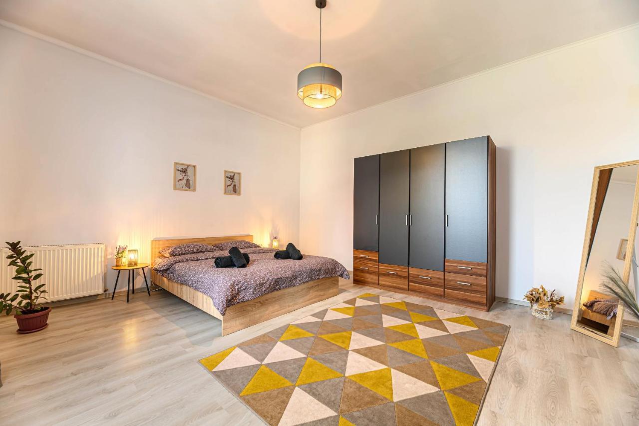 Mountain Oasis Apartment Sinaia Bagian luar foto