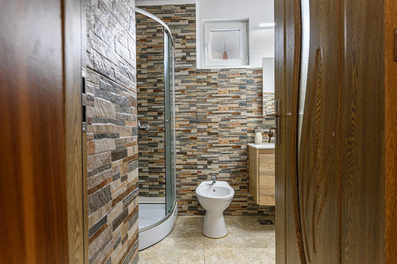 Mountain Oasis Apartment Sinaia Bagian luar foto