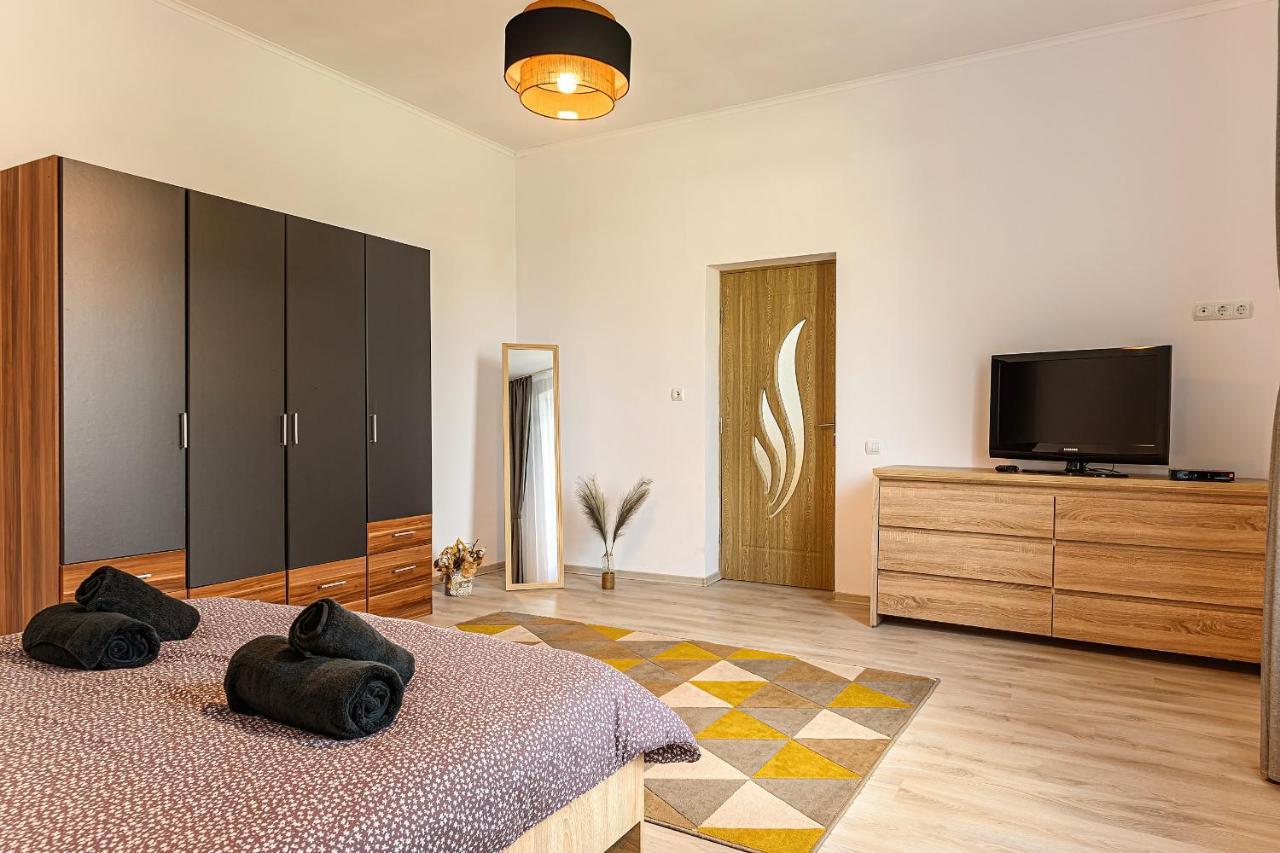 Mountain Oasis Apartment Sinaia Bagian luar foto