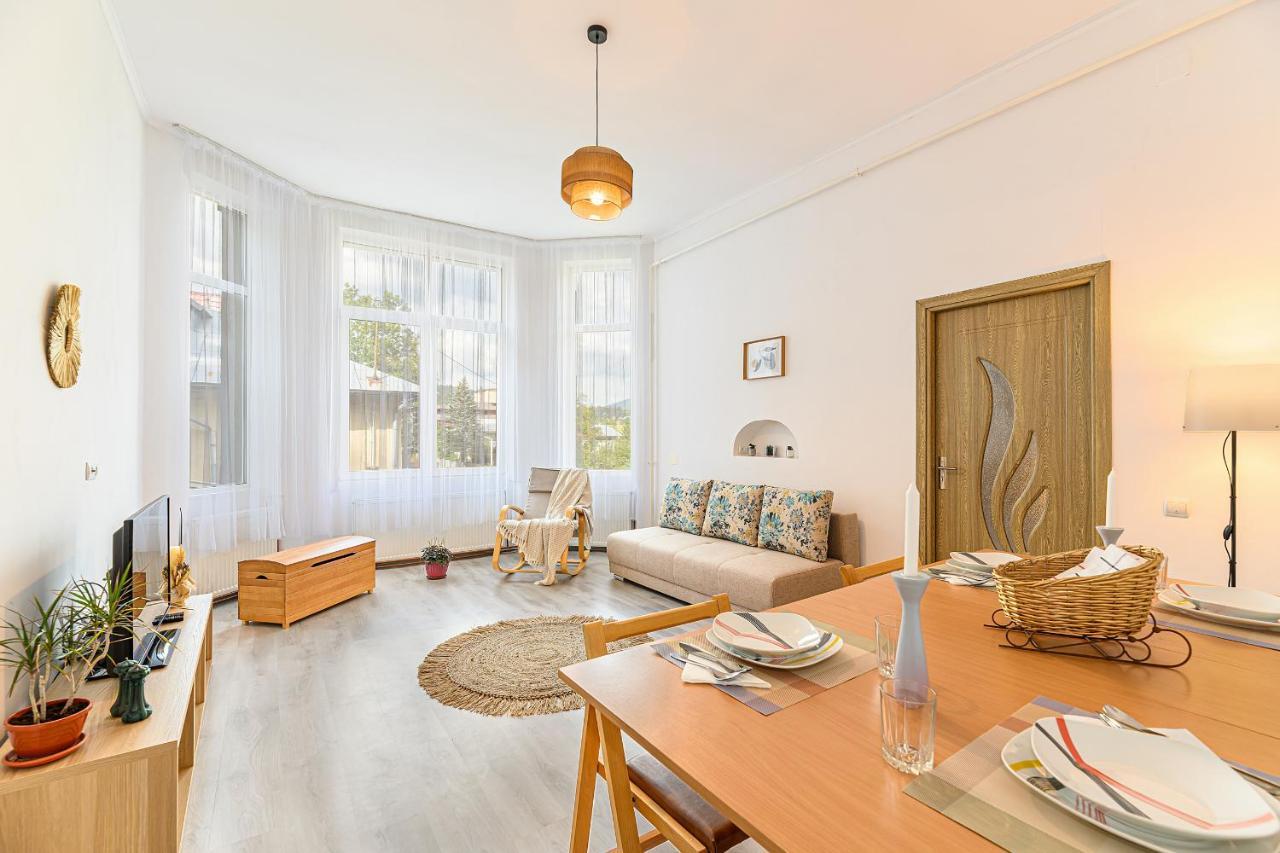 Mountain Oasis Apartment Sinaia Bagian luar foto