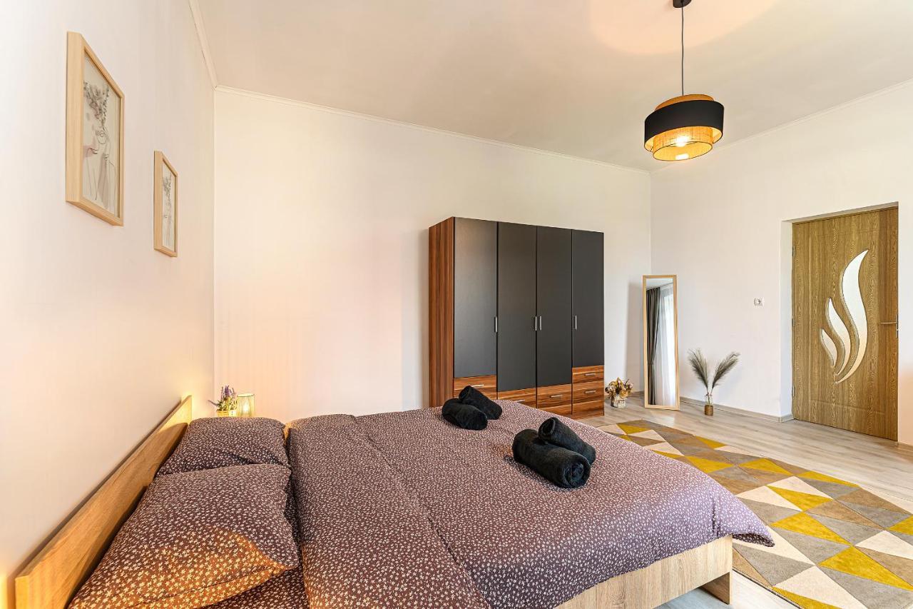 Mountain Oasis Apartment Sinaia Bagian luar foto